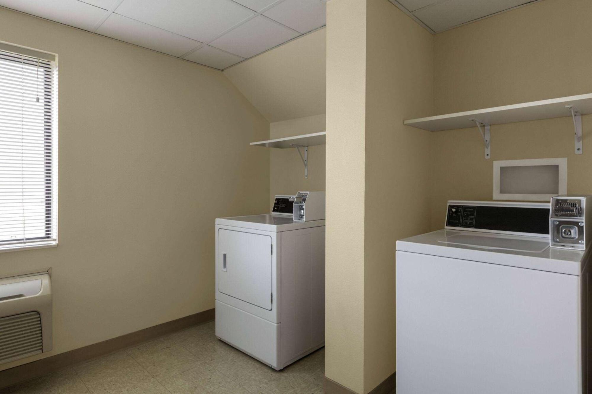 Americinn By Wyndham האברה מראה חיצוני תמונה